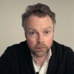 Torbjørn Røe Isaksen Instagram – (LYD) Sååååå…vi lever i en tid hvor alle (i skravleklassen) har minst to podcaster. Da må jeg i hvert fall ha én. Og den kommer søndag. @e24nyheter @podme_norge