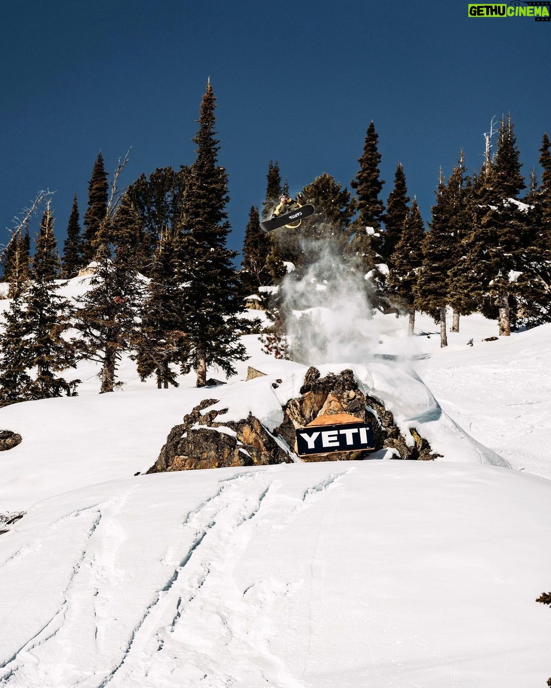 Torstein Horgmo - 4.5K Likes - I’m stoked to announce my partnership with @gofast this season! They are revolutionizing how we shop online and how athletes, brands, and events can come together in new ways.
Check out how it all works during finals day here @naturalselection this Friday via the @gofast snowmobile.
We are just getting started… 👊