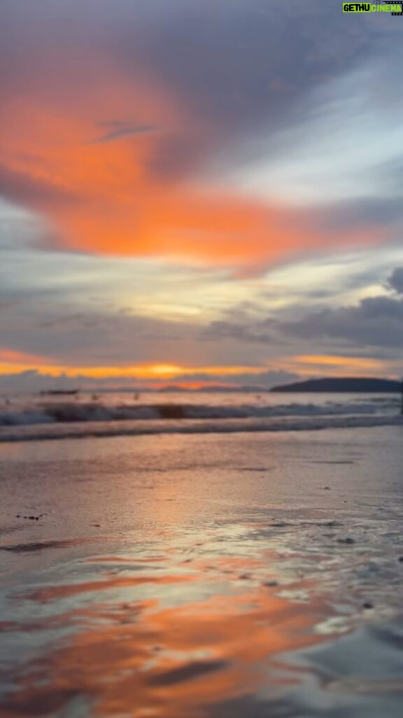 Tovino Thomas Instagram - 🫶🏼 #nofilter #noedit #magicofnature #sunset #sea #orangesky #krabi #thailand Krabi, Thailand