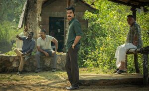 Tovino Thomas Instagram - ’Anweshipin Kandethum’ ’അന്വേഷിപ്പിൻ കണ്ടെത്തും’ #runningsuccessfully #intheatresnearyou @rajagopal_rahul @vineeth_thattil_david @pramod_veliyanadu @darwinkuriakose @dolwinkuriakose 📷: @sinat_savier