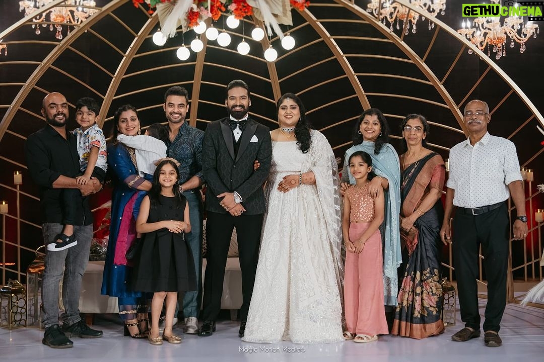 Tovino Thomas Instagram - Happy married life @bhagya_suresh & @sreyasmohan !!! ❤️♾️