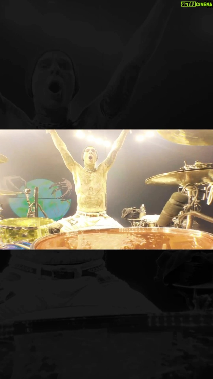 Travis Barker Instagram - My drum solo from 20ft suspended in the air the last day of Tour in Nashville 🥁