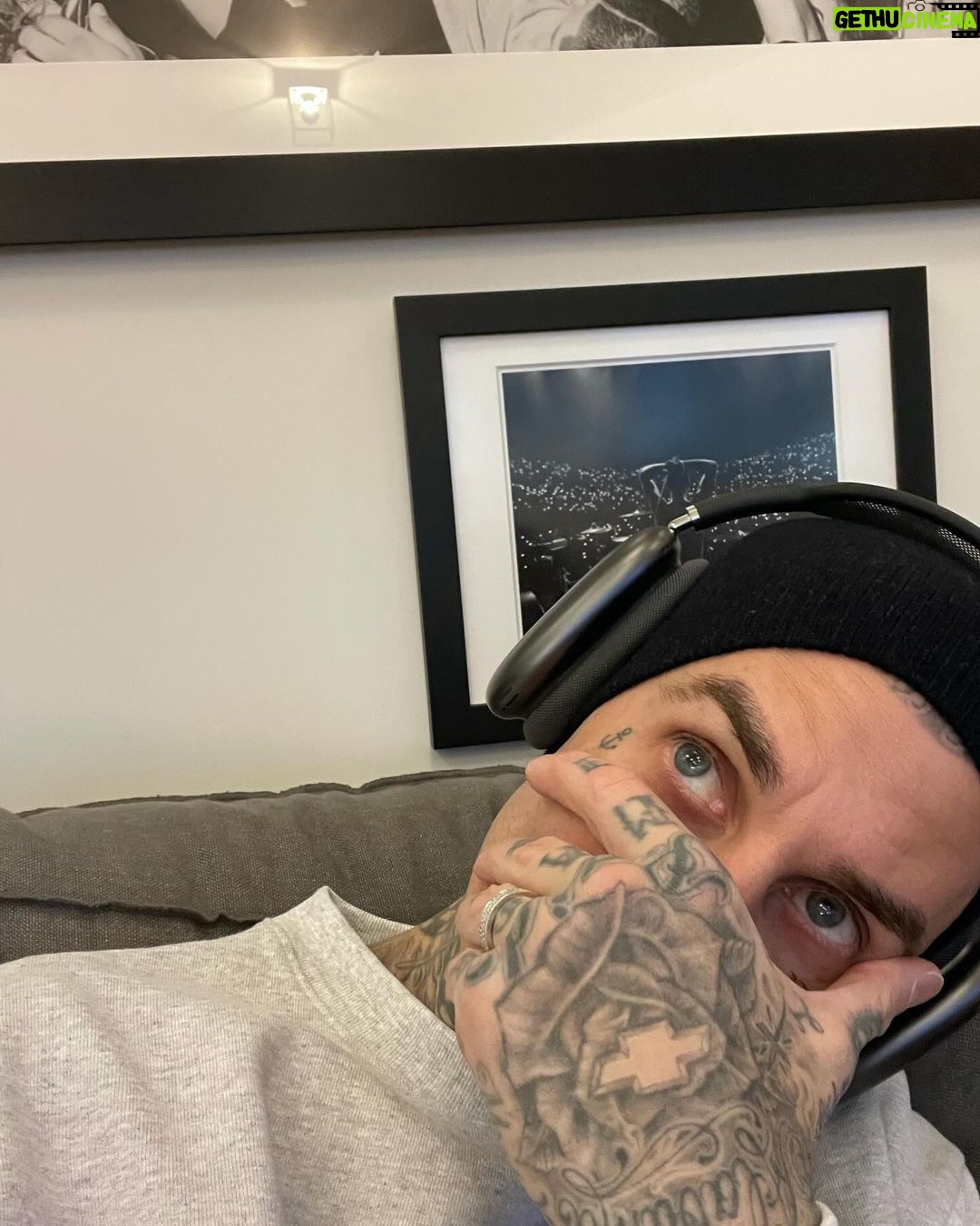 Travis Barker Instagram - Recording the album 🤗