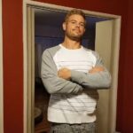 Trevor Donovan Instagram - Hocus Pocus or Beetlejuice? 🤔 👻 #hallowmovies 🎃