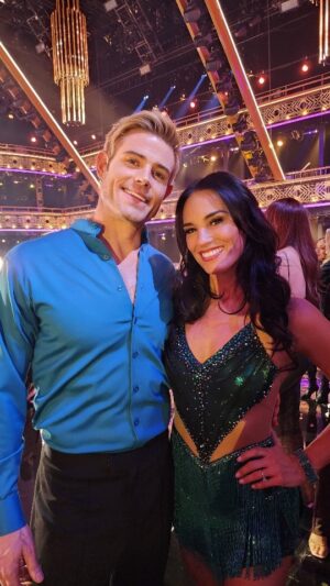 Trevor Donovan Instagram - Season 31 gang.  Amazing folks, I'm proud to call friends. 🤘💚 #dwts31 #dwts #tremma