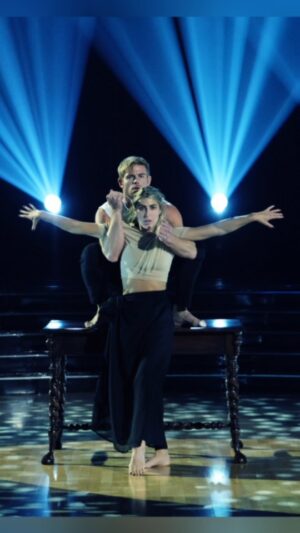 Trevor Donovan Instagram - HEY YOU GUYS! 🤗 Make sure to tune in tonight to see our contemporary dance Emma put together to @justinbieber GHOST. 😢 Thanks for your support, we appreciate you. 😘
🤘 text TREVOR to 21523 🤳 10x and online at disneyplus.com/vote 10x as well. 🤟 #dwts #dwts31 #tremma #disneyplus
