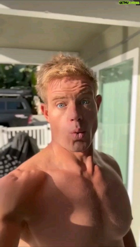 Trevor Donovan Instagram - Did you wake up before or after 7 am. today? 🌄 #coldplunge 🧊