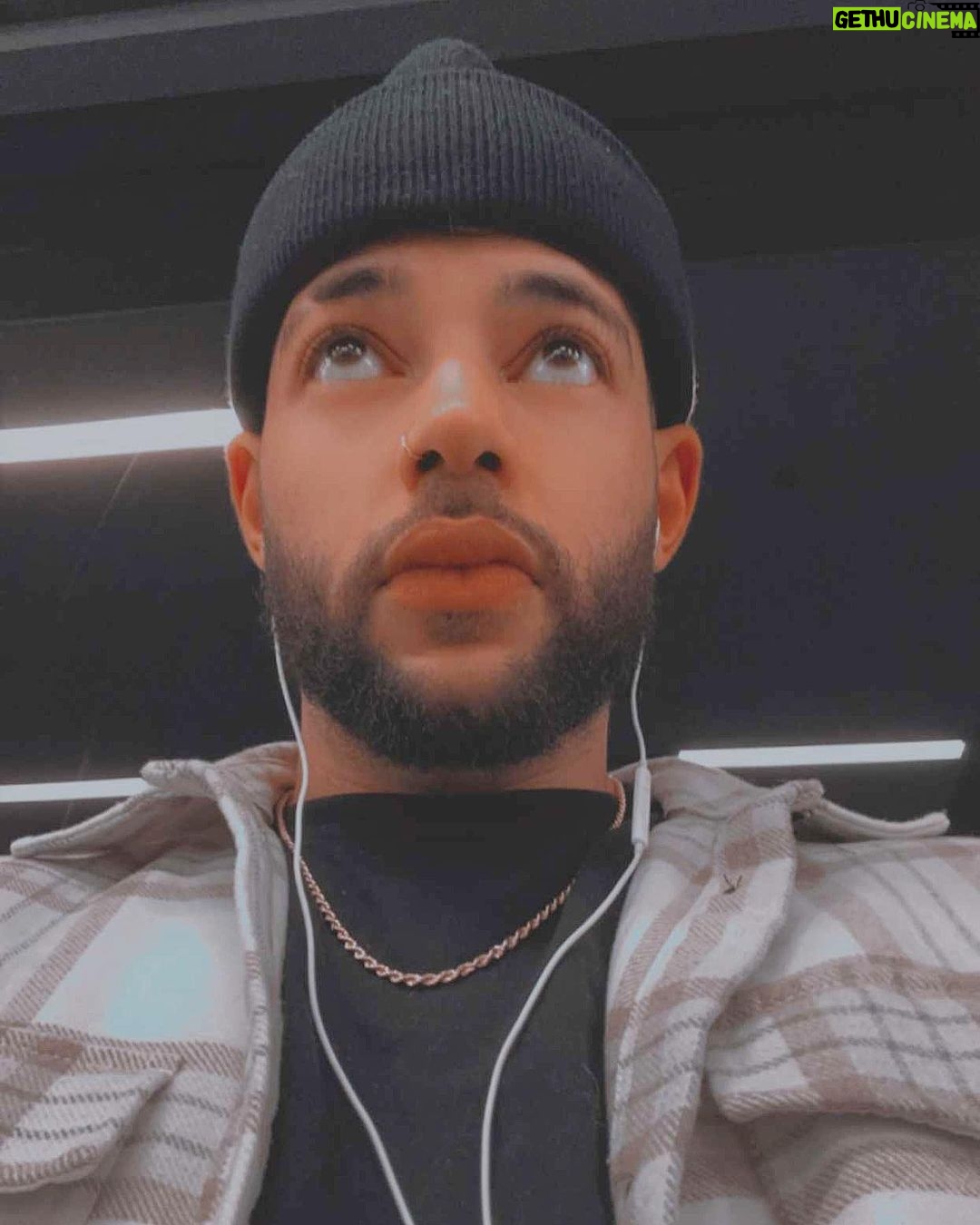 Trey McBrayer Instagram - Coolin’ with these wired headphones though.