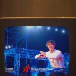 Tristan Defeuillet-Vang Instagram - Sur la première vidéo, j’ai 19 ans, je suis étudiant boursier échelon MAX et… j’ai un rêve en tête. Sur la dernière, j’en ai 25 et je donne une conférence TedX pour expliquer mon chemin de vie atypique. Et entre deux… il s’est passé 2-3 trucs. 🔙 Aussi cheesy que ca puisse paraître, vous avez changé la vie de ce gamin à qui on a toujours reproché de rêver trop gros. 💭 Et aujourd’hui j’réussis toujours pas à réaliser que vous êtes + d’1 MILLION à suivre mon taff quotidiennement et j’sais pas comment vous remercier de tout ce que vous m’apportez au quotidien… Ceux qui suivent vraiment savent que ces vidéos représentent bien plus QUE de simple vidéos. Moi j’vois des moments de vie qu’on a partagé ensemble. Des putains de souvenirs où on a expérimenté ensemble, appris ensemble & surtout… grandi ENSEMBLE, depuis plus de 6 ans 🦋 Alors à chaque personne qui a m’a autorisé à virtuellement passer du temps à ses côtés et faire de ce rêve une réalité : sache que t’es pas un chiffre derrière l’écran pour moi, j’te vois, et j’tiens à te hug vraiment fort 🫂 … et promis c’est que le début. #PracticeMakesPerfect #ForeverGrateful #TeamBuddies D.A : @tanguy_sml 🎥💟 Sans oublier les hommes de l’ombre sans qui j’en serais pas là : @jonathan.enjalbert @dylou_yt @tanguy_sml @tom_engloo @armand_ldm 🤍 Youtube