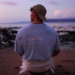 Tristan Defeuillet-Vang Instagram – 𝐡é𝐥𝐢𝐨𝐩𝐡𝐢𝐥𝐞, 𝙖𝙙𝙟𝙚𝙘𝙩𝙞𝙛
Caractérise une espèce recherchant activement la lumière et s’épanouissant avec une exposition au soleil 🌞 

En bref… la définition d’un Buddy. ☺️

Collection SUMMER VIBE dispo dès demain midi 🌺 Island of Gods – Bali