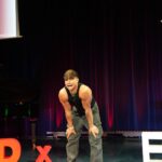 Tristan Defeuillet-Vang Instagram - POV : t’es plus stressé pour parler en public que pour sauter en parachute mais tu fais un TEDx… 🗣️🪂 Nouvelle vidéo en ligne 🤍 #TEDx #TEDxTalks #PracticeMakesPerfect
