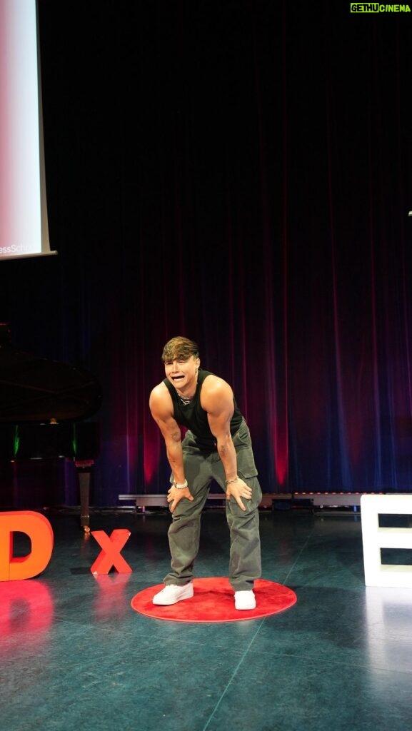 Tristan Defeuillet-Vang Instagram - POV : t’es plus stressé pour parler en public que pour sauter en parachute mais tu fais un TEDx… 🗣️🪂 Nouvelle vidéo en ligne 🤍 #TEDx #TEDxTalks #PracticeMakesPerfect