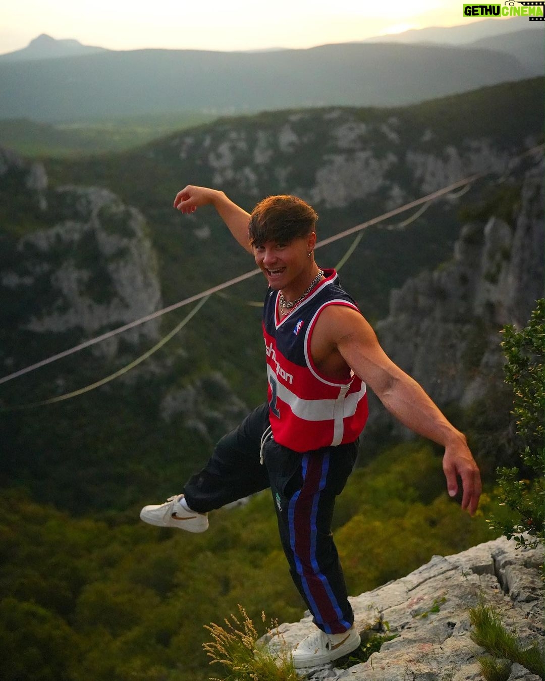 Tristan Defeuillet-Vang - 18.4K Likes - Tellement busy en ce moment que j’ai même pas pu vous poster ces BTS plus tôt 😮💨
Petit retour en arrière sur ce dernier PMP #Highline (#4 des tendances YouTube 🥰)
Merci du love & du soutien permanent la team 🤍
Tu sais quoi faire si tu l’as pas encore vu eheh 👀