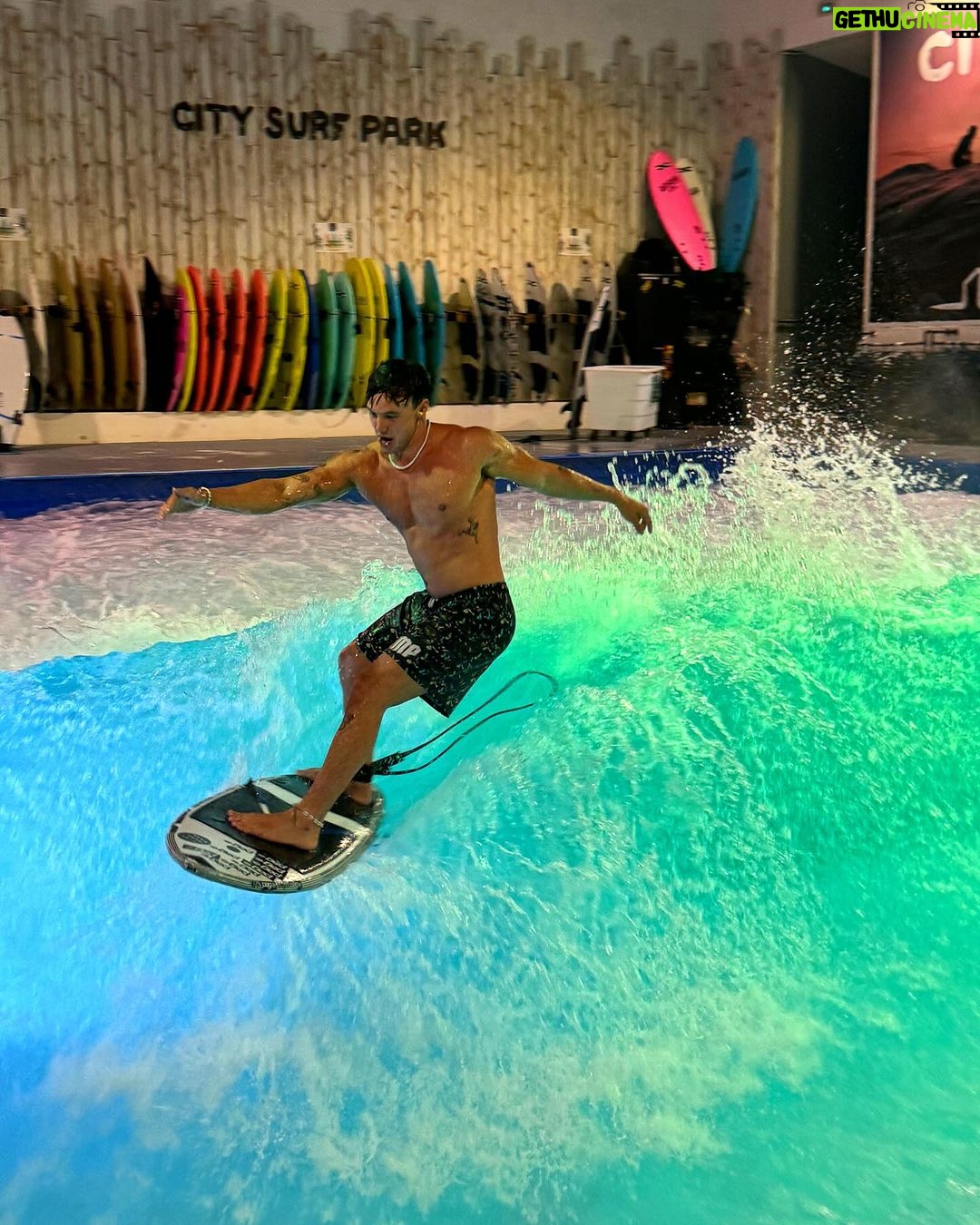 Tristan Defeuillet-Vang - 16.2K Likes - Le flow c’est juste grâce au short @pmp_factory 🦋🏄♂️