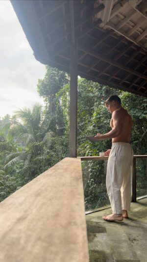 Tristan Defeuillet-Vang Instagram - Relis-ça 2 fois 💭

#KnowYourWorth