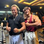 Tristan Defeuillet-Vang Instagram - Rangez vos daronnes 😮‍💨 No joke, 57 ans et le padre à la salle tous les soirs avec Buddy… 👏🏼 C’est quoi ton excuse déjà ? 🧐 Island of Gods - Bali