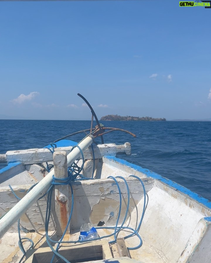 Tristan Defeuillet-Vang Instagram - On a survécu 50h sur une île déserte, et voici quelques #backstage de ce tournage de FOU 😮‍💨🏝️ Merci pour l’accueil de la vidéo la mif 🤍 #SurvieSansExpérience #BTS #Experience Indonésie