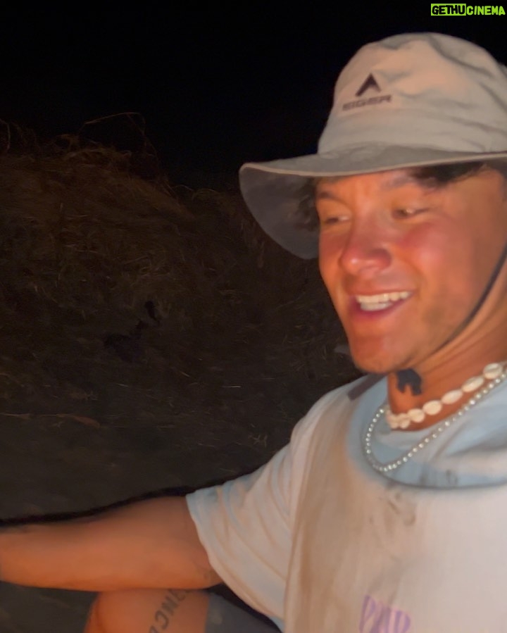 Tristan Defeuillet-Vang - 11K Likes - On a survécu 50h sur une île déserte, et voici quelques #backstage de ce tournage de FOU 😮💨🏝️
Merci pour l’accueil de la vidéo la mif 🤍
#SurvieSansExpérience #BTS #Experience