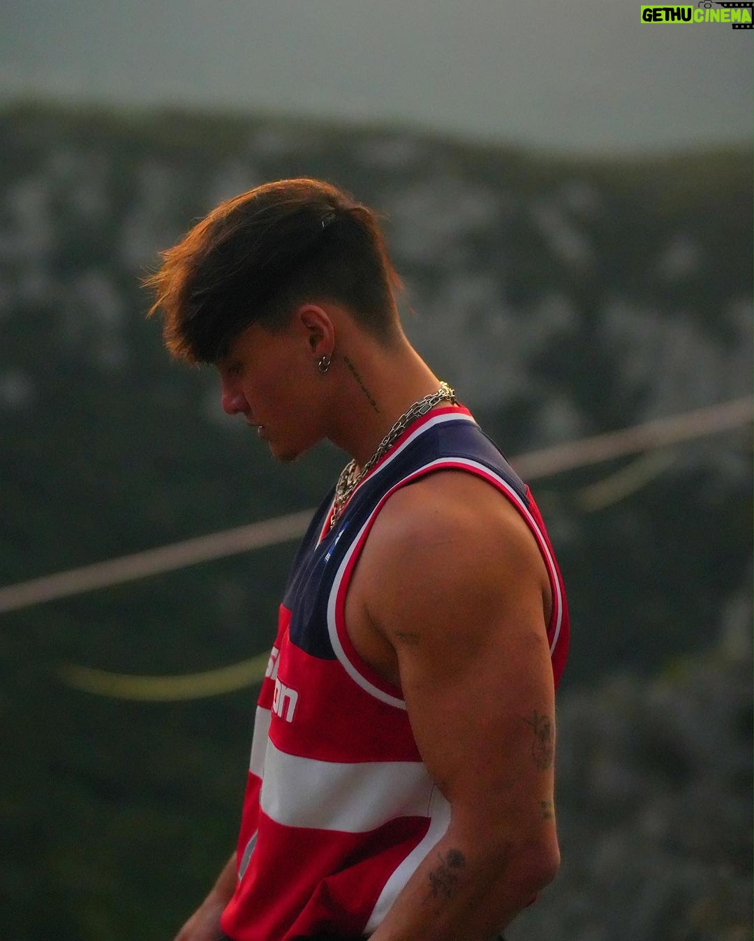 Tristan Defeuillet-Vang - 18.4K Likes - Tellement busy en ce moment que j’ai même pas pu vous poster ces BTS plus tôt 😮💨
Petit retour en arrière sur ce dernier PMP #Highline (#4 des tendances YouTube 🥰)
Merci du love & du soutien permanent la team 🤍
Tu sais quoi faire si tu l’as pas encore vu eheh 👀