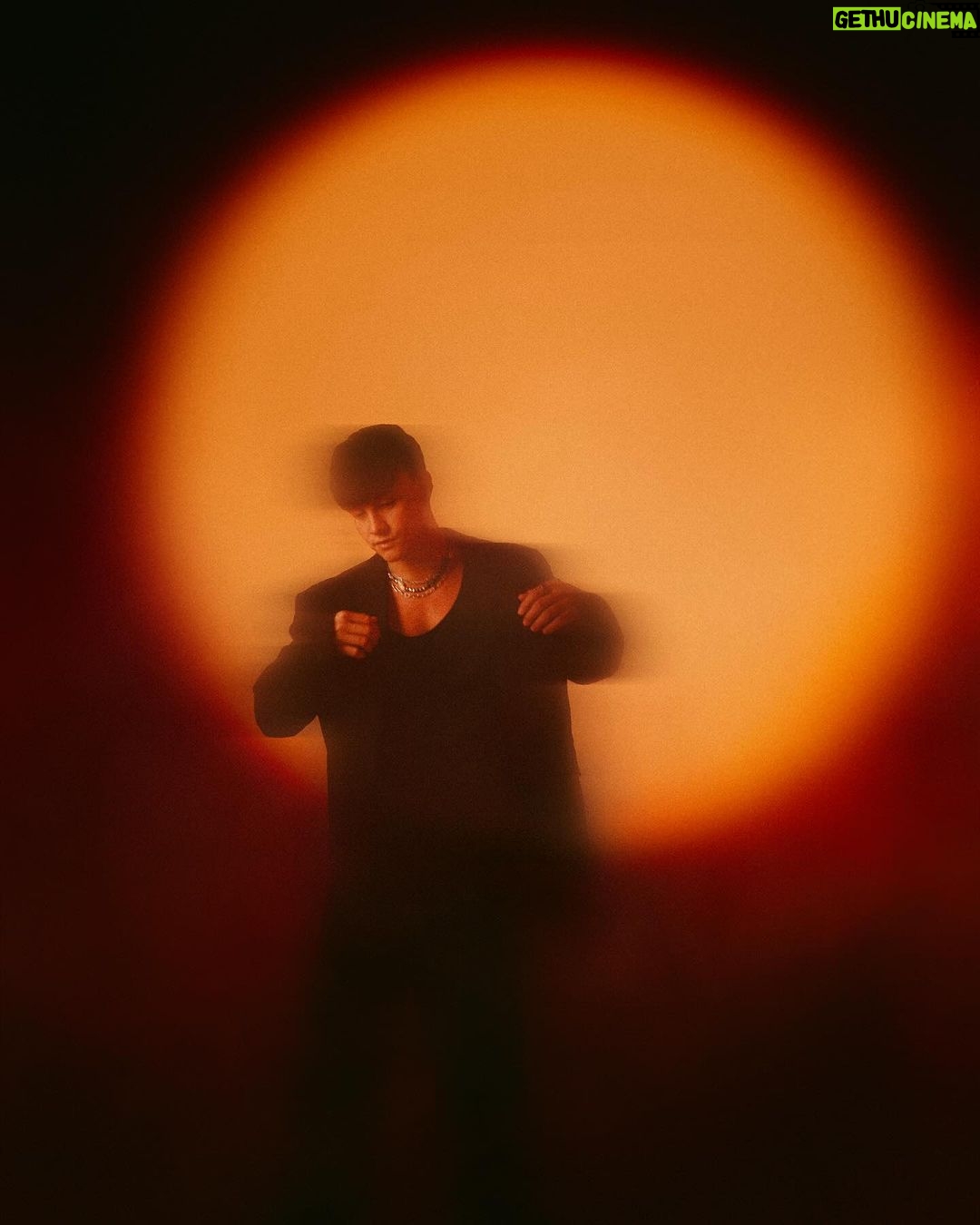 Tristan Defeuillet-Vang - 13.8K Likes - Enfant du soleil 🌞
Devant l’objectif d’@ngyemilie 📸