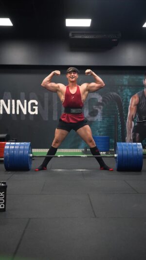 Tristan Defeuillet-Vang Instagram - 0 à 220 en 10 secondes, qui dit mieux ? ⏱

Comme dirait on Youtubeur qui se la pète un peu trop : Practice Makes Perfect. 😎

#RoadTo250 #Powerlifting #ForceAthlétique 

Fuelled by @bulk ⚡️
Outfit @gymshark 🩳 
Équipements : @sbdapparel 🏋🏾‍♀️
Powerlifting Coach @thepanash 💙