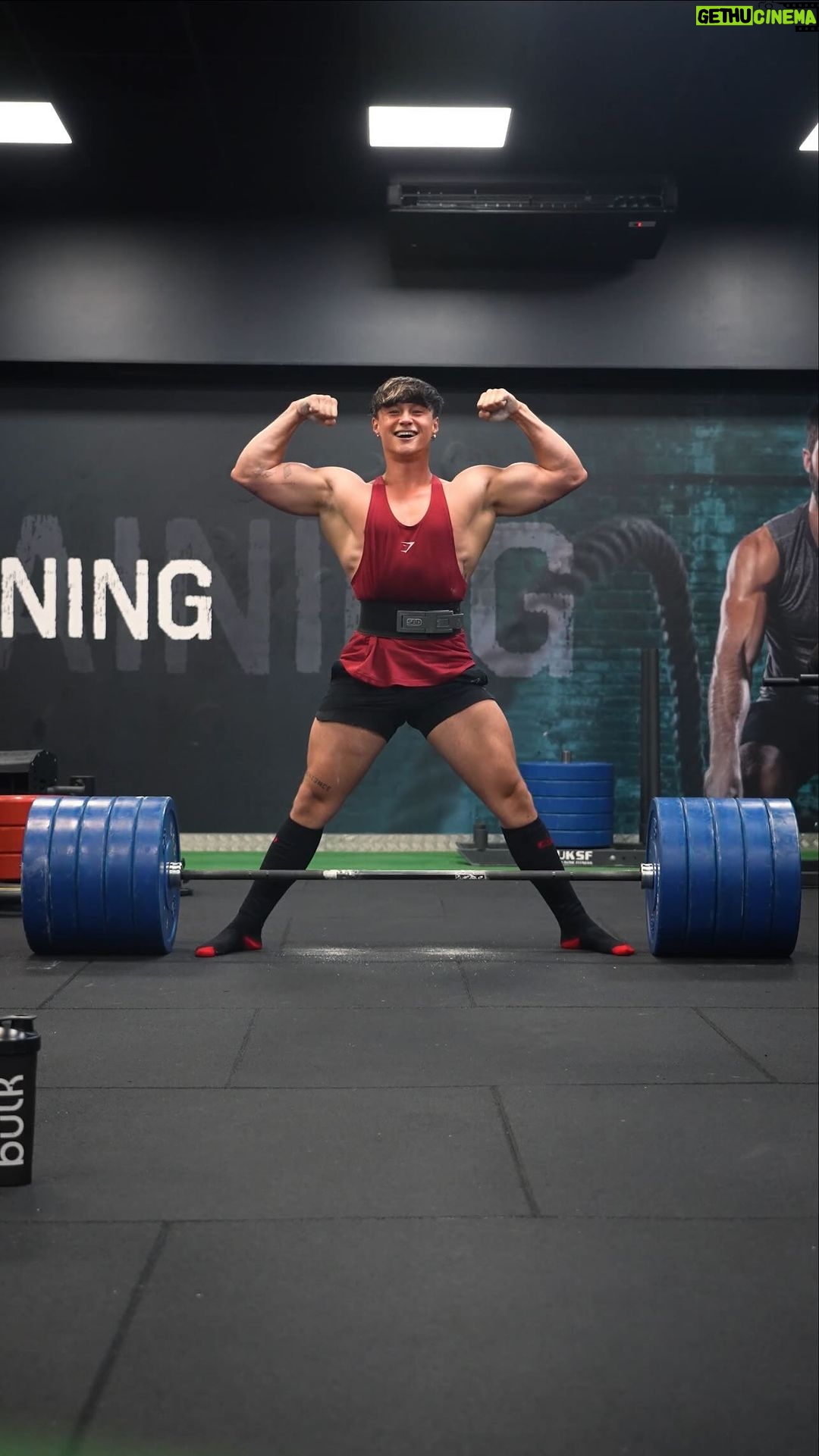 Tristan Defeuillet-Vang - 22.2K Likes - 0 à 220 en 10 secondes, qui dit mieux ? ⏱
Comme dirait on Youtubeur qui se la pète un peu trop : Practice Makes Perfect. 😎
#RoadTo250 #Powerlifting #ForceAthlétique
Fuelled by @bulk ⚡️
Outfit @gymshark 🩳
Équipements : @sbdapparel 🏋🏾♀️
Powerlifting Coach @thepanash 💙