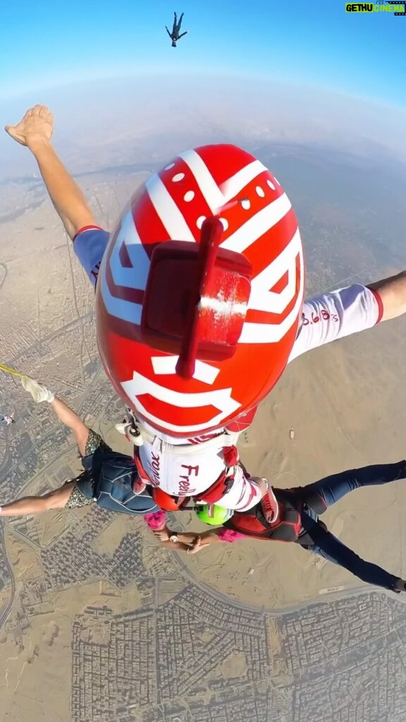 Tristan Defeuillet-Vang Instagram - Human pyramid challenge ☑️ . Mon POV quand j’arrive sur @tristandefeuilletvang & @charlespoujade - mode spinning activé en descente sur les Grandes Pyramides d’Egypte ! @skydiveegypt @freefallcommunity.inc @skydivemag @birdmanteam @extremeofficial #skydivechallenge #practicemakesperfect #AAA #levelUp Great Pyramids of Giza, Cairo, Egypt