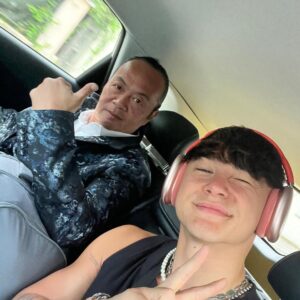 Tristan Defeuillet-Vang Instagram - Petit Tristan qui s’est construit en regardant 3 TEDx par jour aurait du mal à croire que ces photos sont réelles et pourtant… 🥹🤌🏽

LA MIF ON A FAIT UN TEDx TALKS ZEBBBBBBBI 🤯😳😮‍💨😮‍💨

C’était CLAIREMENT l’expérience la plus STRESSANTE de ma vie et y’a trop de chose à dire en un seul post Insta’ alors… 

Je t’attends sur YouTube. 

À TOUT DE SUITE 🤍
