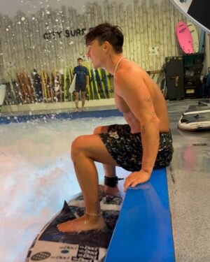 Tristan Defeuillet-Vang Instagram - Le flow c’est juste grâce au short @pmp_factory 🦋🏄‍♂️