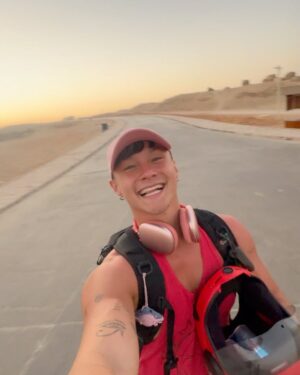 Tristan Defeuillet-Vang Instagram - Photo dump d’une des expériences les plus folles de ma vie 🇪🇬🪂 

Pour voir comment un débutant en parachutisme tente une des figures les plus durs du Freefly au dessus des pyramides… rdv sur YouTube ❤️

#PMP #Parachutisme #Freefly

Shot by @zendom_ 🫶🏼
Shirt by @optiongravity 🫶🏼
Coached by @gregcrozier.airwax & @karinejoly.airwax ❤️
