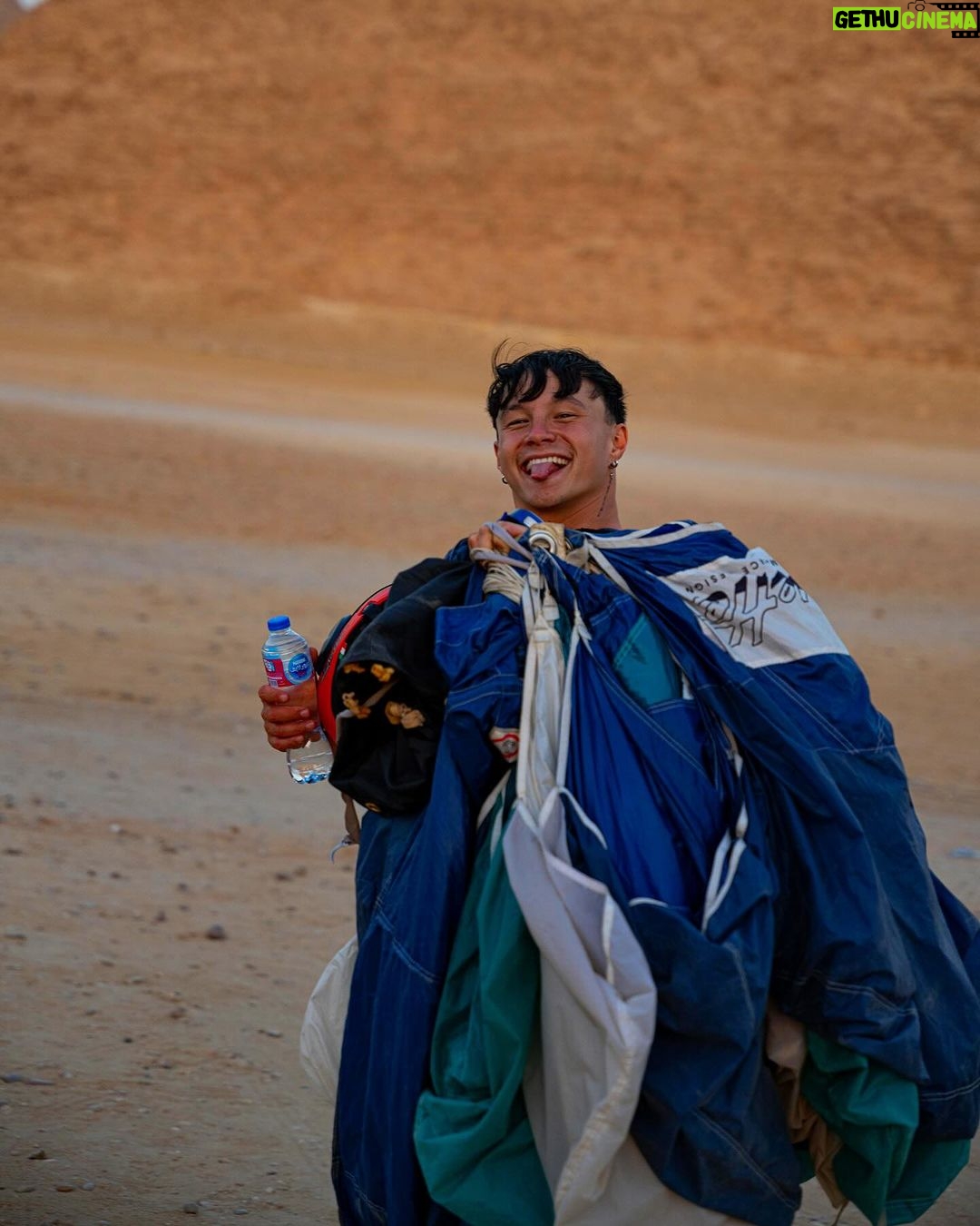 Tristan Defeuillet-Vang - 20.9K Likes - Photo dump d’une des expériences les plus folles de ma vie 🇪🇬🪂
Pour voir comment un débutant en parachutisme tente une des figures les plus durs du Freefly au dessus des pyramides… rdv sur YouTube ❤️
#PMP #Parachutisme #Freefly
Shot by @zendom_ 🫶🏼
Shirt by @optiongravity 🫶🏼
Coached by @gregcrozier.airwax & @karinejoly.airwax ❤️