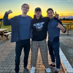 Tristan Defeuillet-Vang Instagram - Rien de mieux que de s’envoyer en l’air avec copains Youtubeurs 🥰🪂 (le hoodie @pmp_factory arrive bientôt sur la boutique calmez-vous 💎) Ecole de Parachutisme Lyon Corbas
