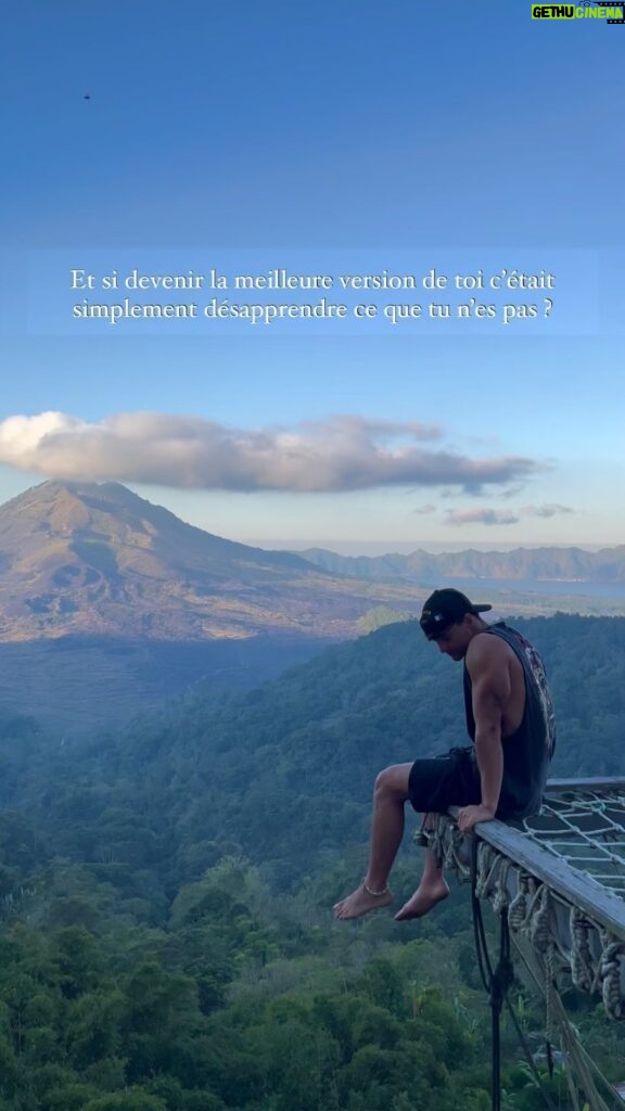 Tristan Defeuillet-Vang Instagram - « L’âme ne grandit pas par addition ➕ mais par soustraction ➖» #EckhartTolle #Growth #Mindset Kintamani, Bali