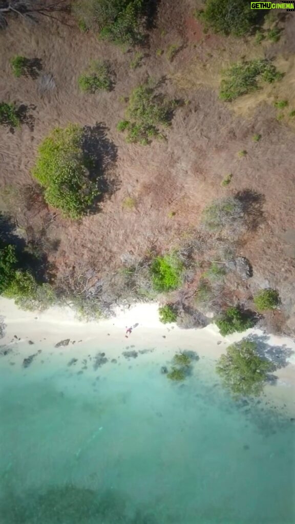 Tristan Defeuillet-Vang Instagram - On a survécu 50 Heures Sur Une Île Déserte 🏝️😮‍💨 Et c’est dispo sur YouTube 🔥 Indonésie