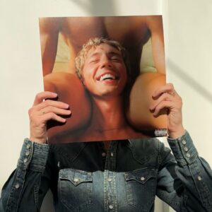 Troye Sivan Instagram - Some moments from the STGEO vinyl + booklet 🤍 designed with @querida__si in Barcelona. Hope u love 🩵