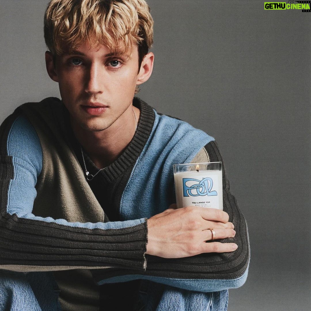 Troye Sivan Instagram - Sometimes you need to model for urself king 🤴 @tsulangeyor
