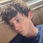 Troye Sivan Instagram - what’s up gang🧎🏻‍♂️