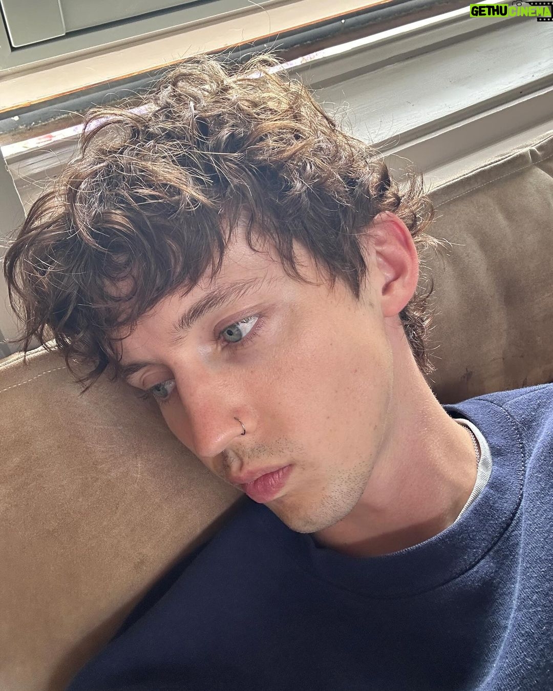 Troye Sivan Instagram - what’s up gang🧎🏻♂️