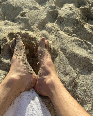 Troye Sivan Instagram - Update: Flight had to make an emergency landing into Hawaii so I’m on forbidden vacation