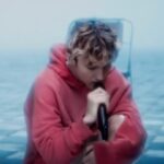 Troye Sivan Instagram - Sang STILL GOT IT in front of a green screen for @spotify and it’s out now 🤍💚