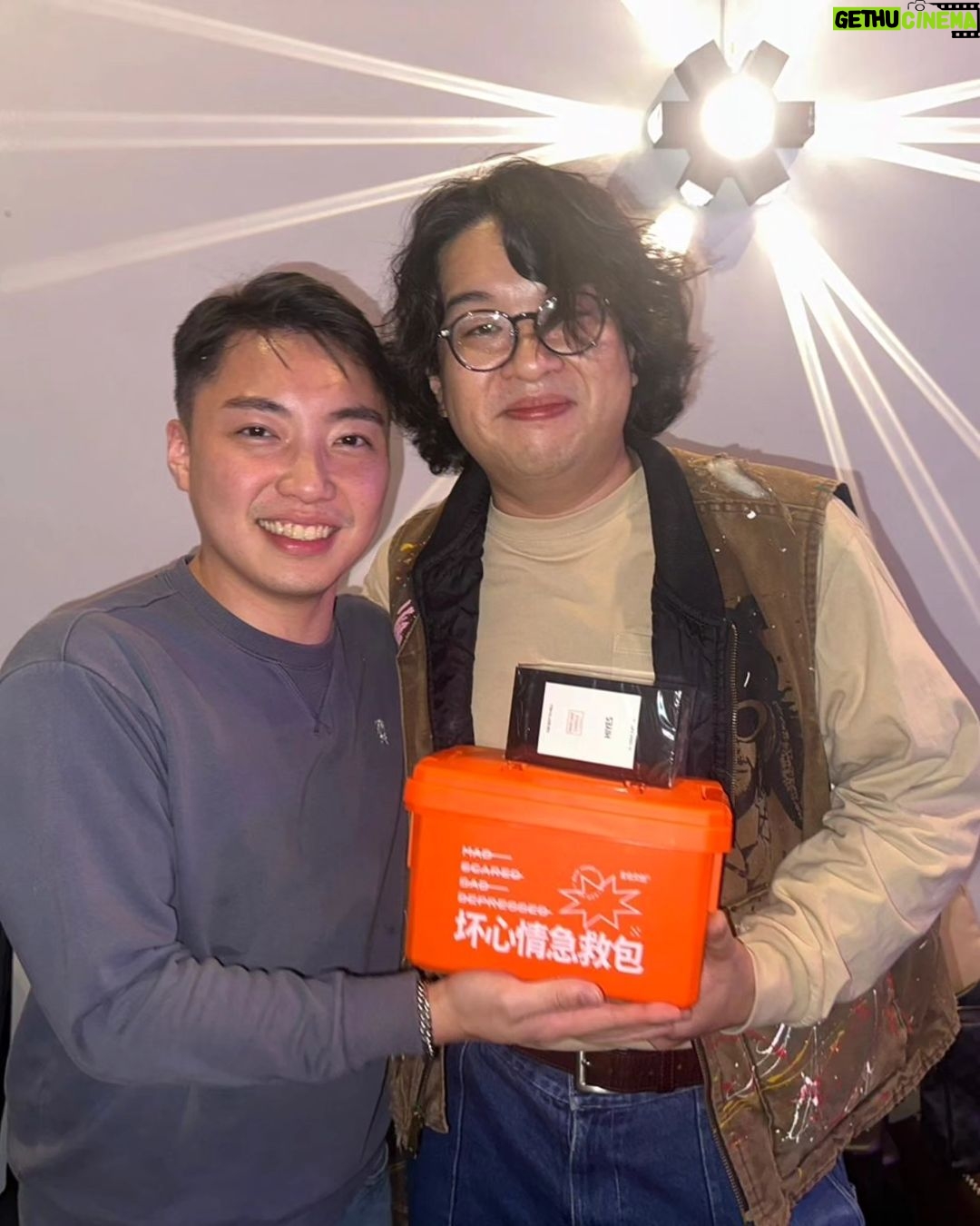 Tsui Ho-Cheong - 1K Likes - 十四年無見嘅同學
能夠約到半班出黎
一見番大家就認得
一開口大家都係咁on
開初個個都話驚尷
尷下尷下咪一樣咁開心
有趣的CT06A
。
#約下啦 #咁耐無見
#徐浩昌 #肥腸 #肥昌 #演員
#銀河海潤演藝有限公司
