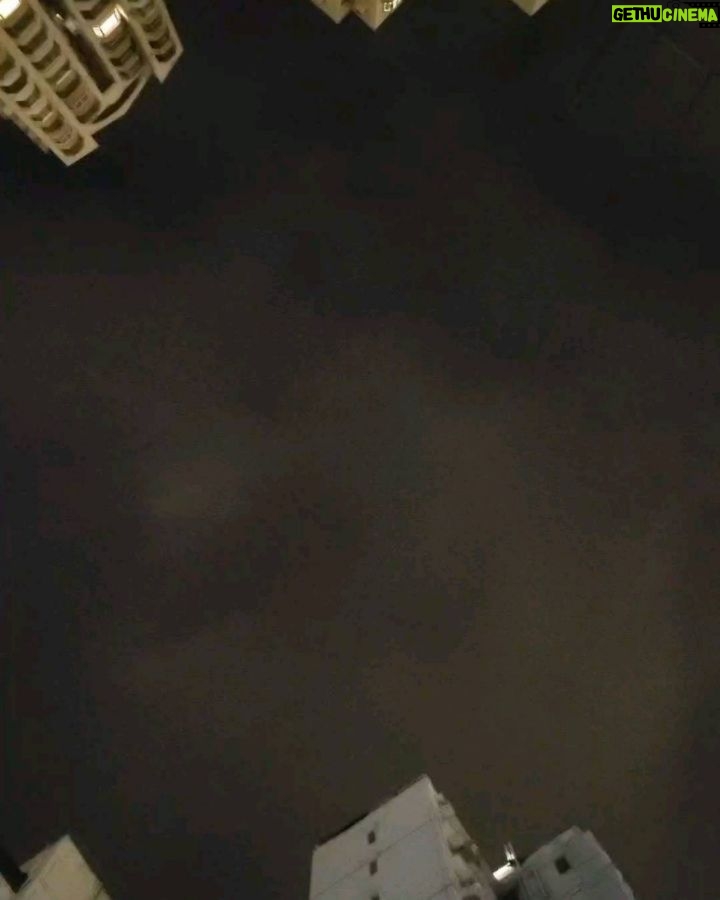 Tsui Ho-Cheong Instagram - 報告 流星未見 雨就有幾滴 成功解決蚊子饑荒問題 。 流星呀嘛 緊係諗定願望啦 想了很多 想到最後 衝口而出的是 一齊去普渡眾生啦 。 #流星雨 #睇唔到 #唔代表唔存在 #解結 #徐浩昌 #肥腸 #演員 #銀河海潤演藝有限公司