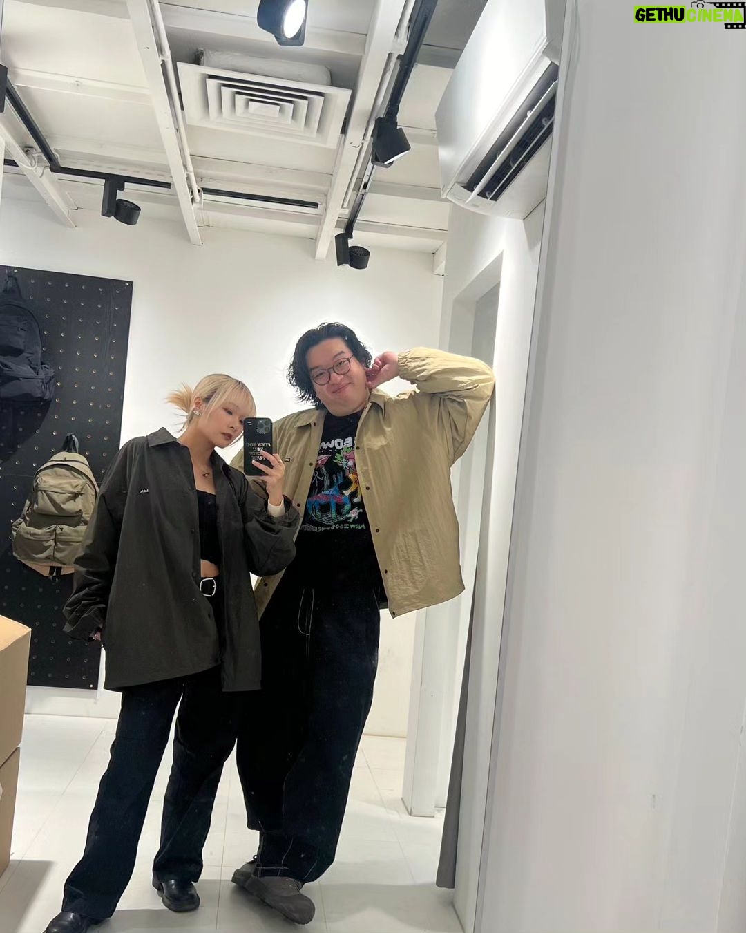 Tsui Ho-Cheong Instagram - 最好的必須鍛練過 鍛鍊嘅方式隨心啦 個心比腦袋更清晰 。 出去冒險 打邊爐補補體力 再坐低飲兩杯 都係好鍛鍊黎架 @sumiremak @cathineoychan 。 #刺激下大家腦神經 #鍛鍊有好多方法 #肥腸 #徐浩昌 #演員 #銀河海潤演藝有限公司