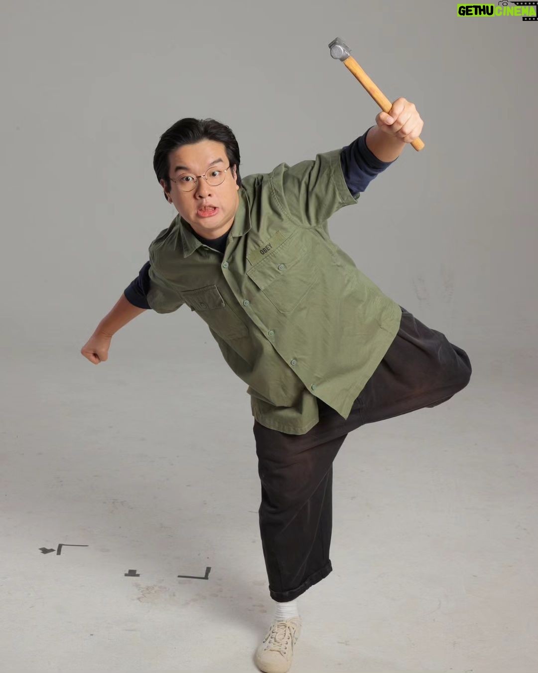 Tsui Ho-Cheong - 1K Likes - 喜劇正經做
正劇喜感做
分唔到咁多架啦
做得夠爽開心左先
買飛入場爽爽佢啦
。
電影《夜校》
11月2日正式上映
。
《夜校》首映禮
10月28日 17:00 YOHO MALL
。
#今次係正經擔當
#啲StudioShot好有喜感
#仲有好多劇照慢慢出
#夜校 #電影 #大Ming
#肥腸 #徐浩昌 #演員
#銀河海潤演藝有限公司