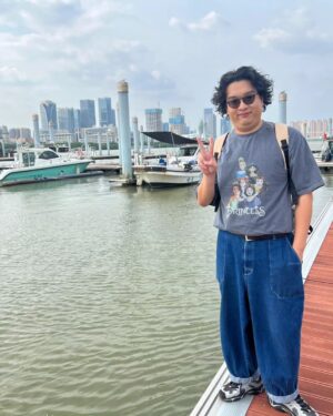 Tsui Ho-Cheong Instagram - 澳門真係好多景點
大三巴 觀音像 媽閣廟 景緻真幽美
仲有林林總總嘅賭場
葡式嘅美食 正啊～
。
可惜 一度都去唔到
今次係黎做野架嘛
下次黎澳門 再玩過！！！
。
👓@luxottica 
大愛呢副眼鏡🧡
。
📷@larrylauhk
。
#雖然無去到邊度
#不過拍攝過程堅好玩
#出盡奶力嘅感覺好爽
#期待成品
#肥腸 #徐浩昌 #演員
#銀河海潤演藝有限公司
