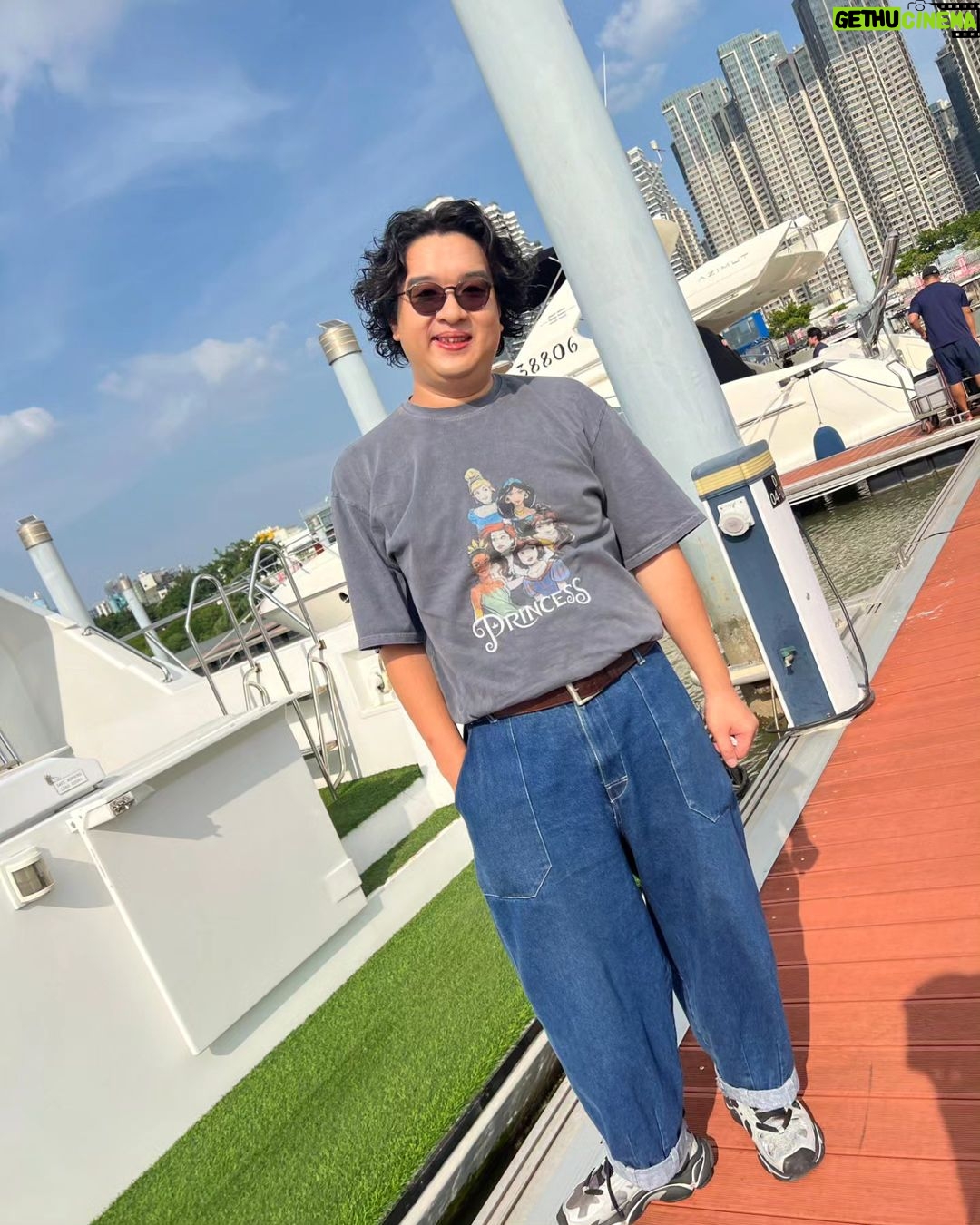 Tsui Ho-Cheong - 1.1K Likes - 澳門真係好多景點
大三巴 觀音像 媽閣廟 景緻真幽美
仲有林林總總嘅賭場
葡式嘅美食 正啊~
。
可惜 一度都去唔到
今次係黎做野架嘛
下次黎澳門 再玩過!!!
。
👓@luxottica
大愛呢副眼鏡🧡
。
📷@larrylauhk
。
#雖然無去到邊度
#不過拍攝過程堅好玩
#出盡奶力嘅感覺好爽
#期待成品
#肥腸 #徐浩昌 #演員
#銀河海潤演藝有限公司