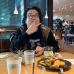 Tsui Ho-Cheong Instagram – 適逢假日
搵間好餐廳
再揀支靚香水
其實都幾美好啊～
。
咁美好嘅日子
隔離點解要係你 @sumiremak
同埋你痾屎可以唔使再話我知😂
。
#掛住大家 #所以浦下頭
#係時候出多啲event
#肥腸 #徐浩昌 #演員
#銀河海潤演藝有限公司