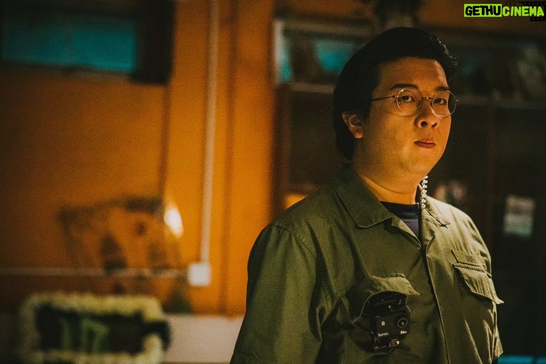 Tsui Ho-Cheong - 1K Likes - 終於 終於
終於有機會飾演一個
純純正正嘅壞蛋!
。
《夜校》
不是恐怖片~
唔嚇你 係氹大家開心嘅呢
。
欲知後事如何
請入戲院看過究竟
。
#夜校 #11月2日 #正式上映
#聽講呢幾日好多優先場
#徐浩昌 #肥腸 #演員
#銀河海潤演藝有限公司
