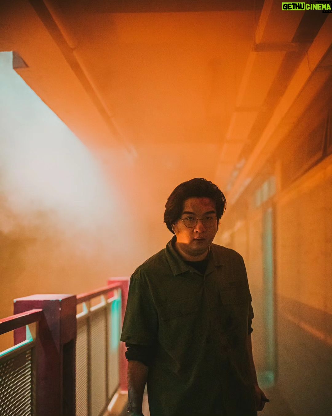 Tsui Ho-Cheong - 1K Likes - 喜劇正經做
正劇喜感做
分唔到咁多架啦
做得夠爽開心左先
買飛入場爽爽佢啦
。
電影《夜校》
11月2日正式上映
。
《夜校》首映禮
10月28日 17:00 YOHO MALL
。
#今次係正經擔當
#啲StudioShot好有喜感
#仲有好多劇照慢慢出
#夜校 #電影 #大Ming
#肥腸 #徐浩昌 #演員
#銀河海潤演藝有限公司