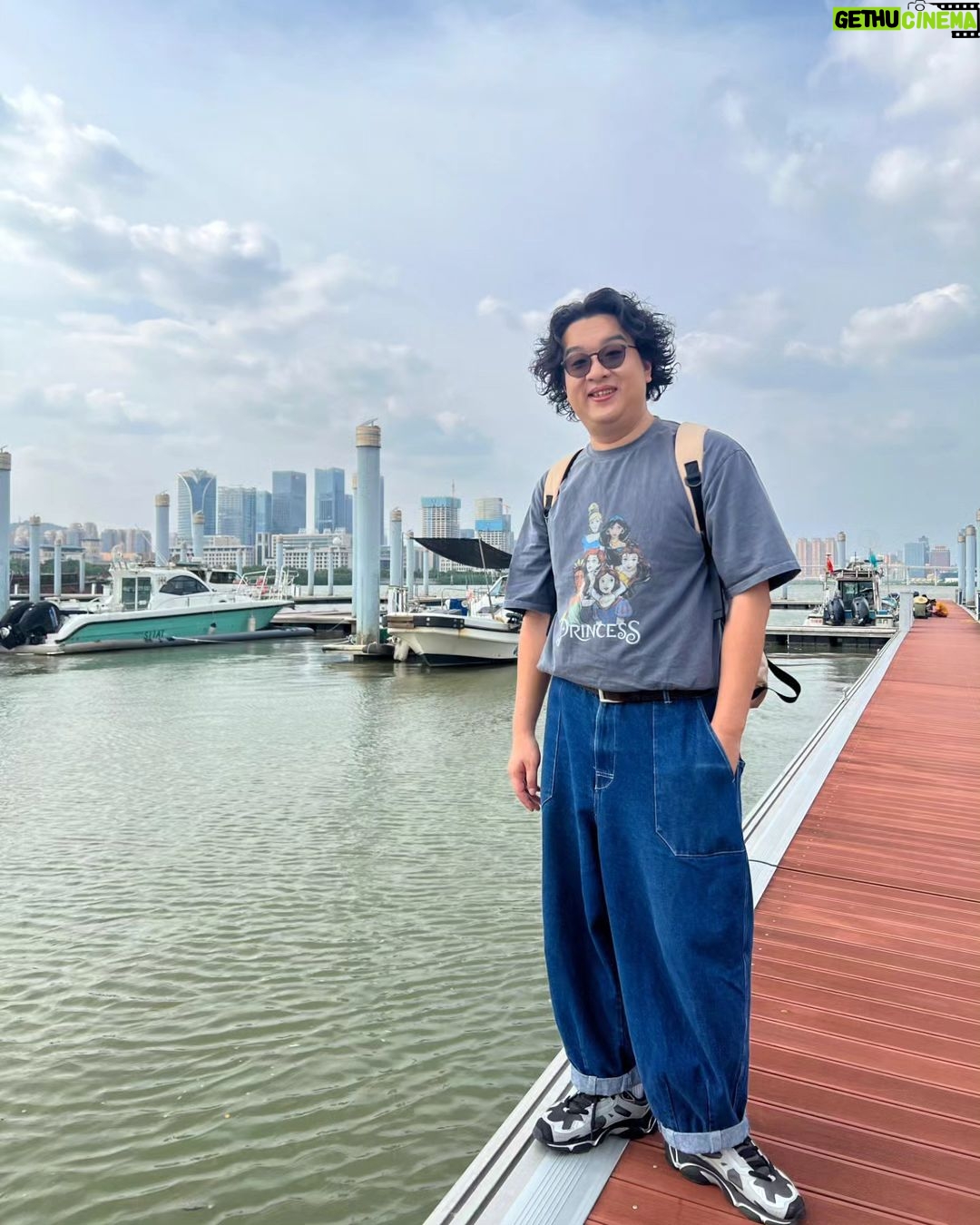 Tsui Ho-Cheong - 1.1K Likes - 澳門真係好多景點
大三巴 觀音像 媽閣廟 景緻真幽美
仲有林林總總嘅賭場
葡式嘅美食 正啊~
。
可惜 一度都去唔到
今次係黎做野架嘛
下次黎澳門 再玩過!!!
。
👓@luxottica
大愛呢副眼鏡🧡
。
📷@larrylauhk
。
#雖然無去到邊度
#不過拍攝過程堅好玩
#出盡奶力嘅感覺好爽
#期待成品
#肥腸 #徐浩昌 #演員
#銀河海潤演藝有限公司